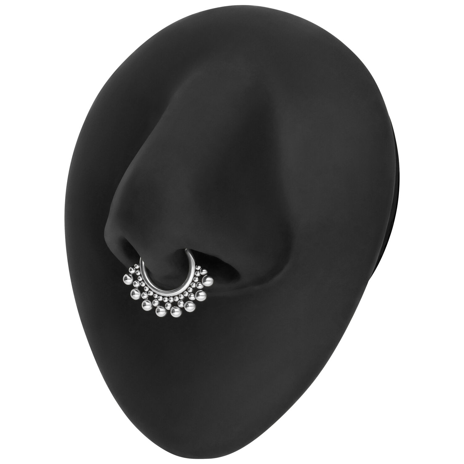 Clicker per setto nasale argento su display nero Clicker per setto nasale argento con decorazione di perle su display nasale nero