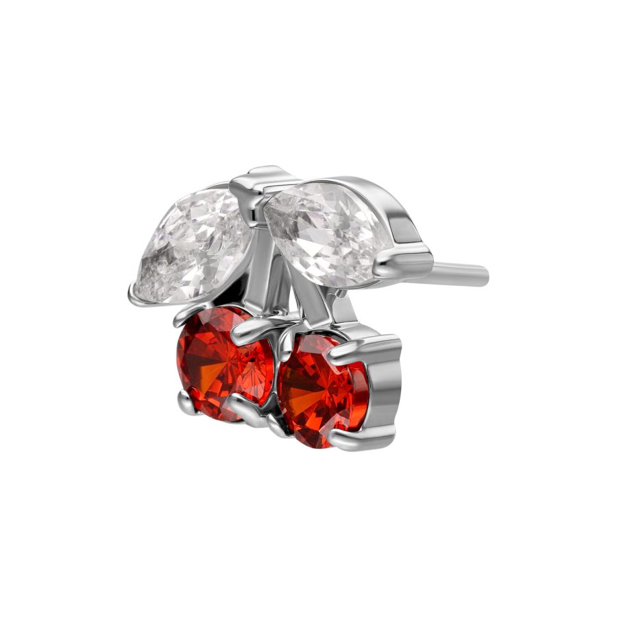Argento ciliegia top con due zirconi rossi e pietre chiare su sfondo bianco