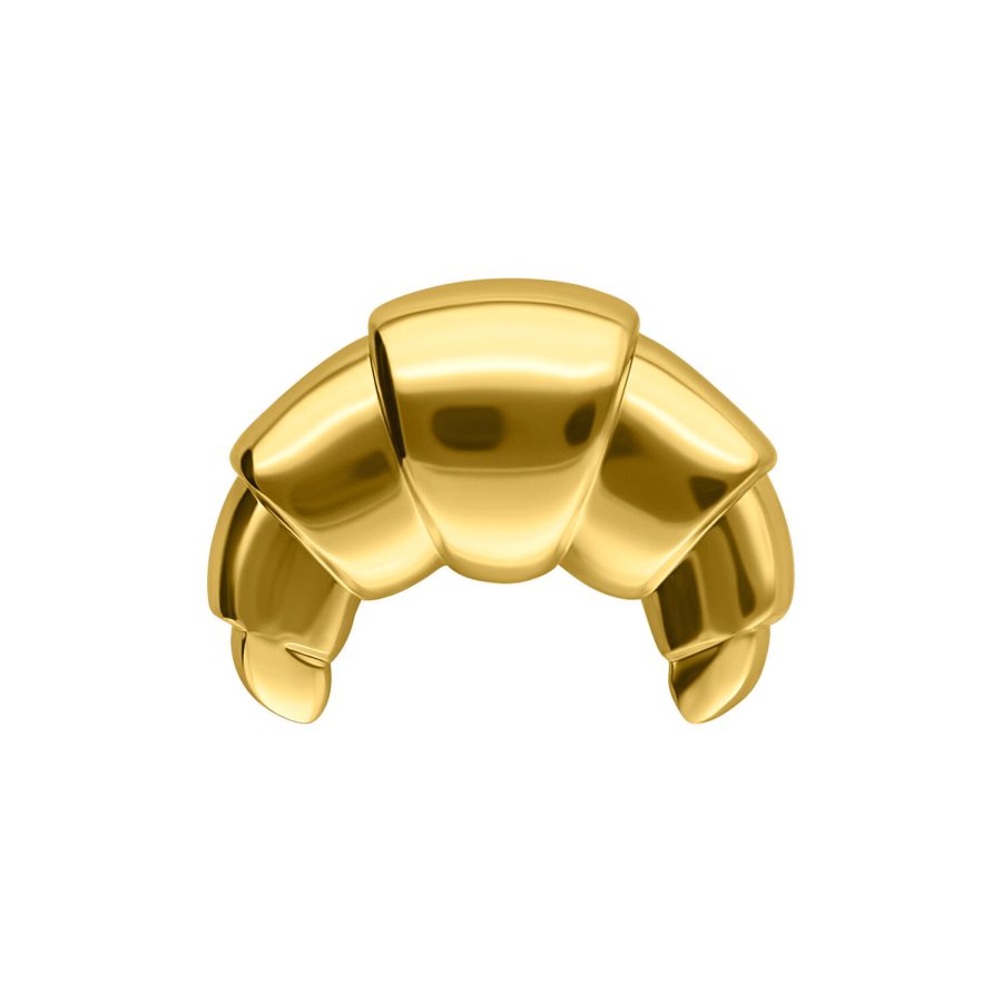 Accessorio per piercing a forma di croissant dorato in titanio su sfondo bianco