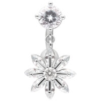 Piercing bananabell in argento con ciondolo floreale e cristallo chiaro su sfondo bianco
