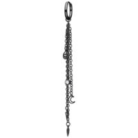 Orecchini pendenti in acciaio inox nero con ciondoli Lungo orecchino nero con catene, dettagli a forma di luna e pizzo su sfondo bianco.