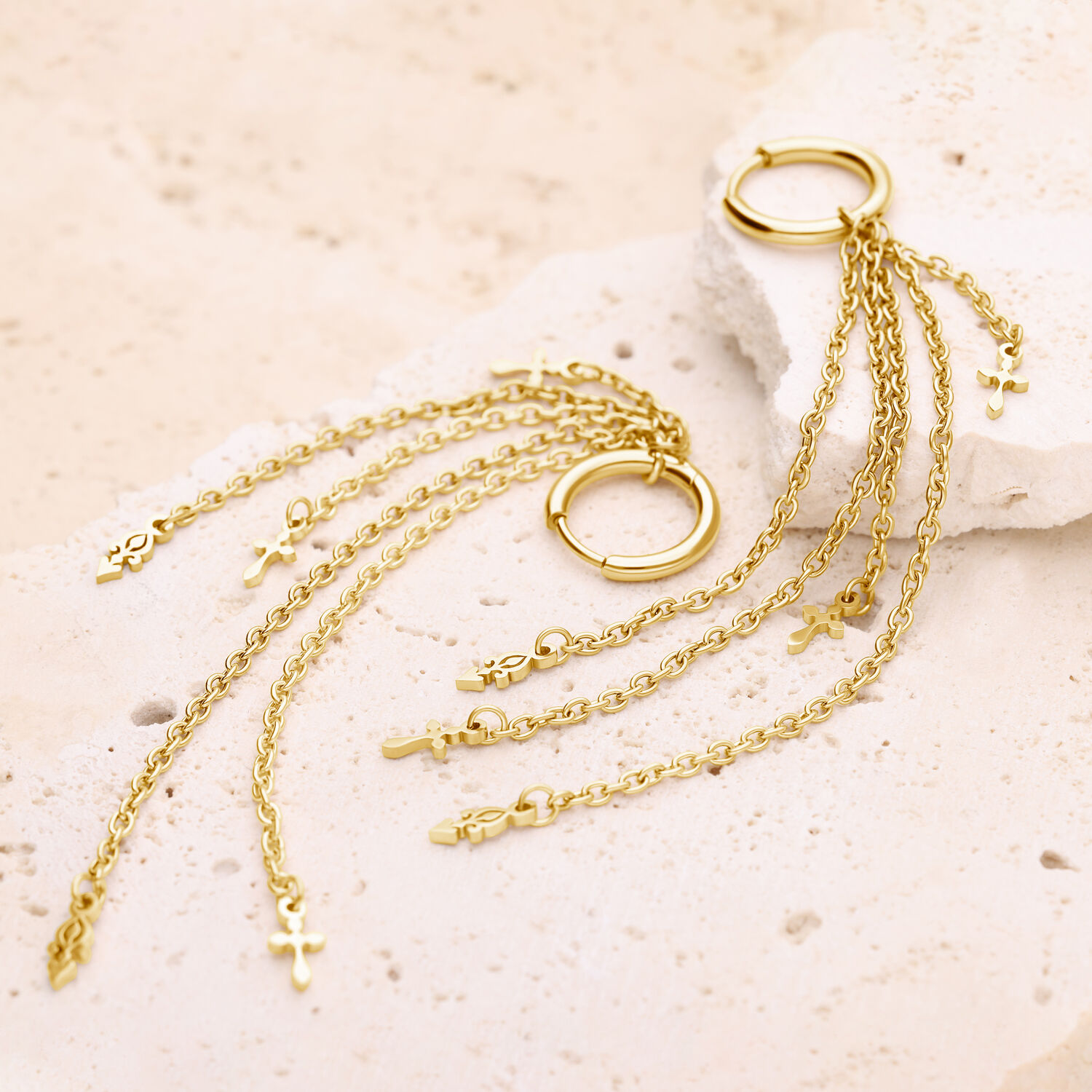 Orecchini d'Oro con Pendenti a Catena Orecchini d'oro con lunghe e sottili catene e piccoli croci su pietra chiara