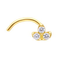 Piercing al naso in oro a forma di loto con tre cristalli di zirconi chiari su sfondo bianco
