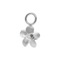 Ciondolo floreale in argento con zirconia Ciondolo floreale in argento con scintillante zirconia su sfondo bianco