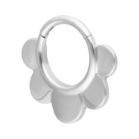 Clicker a Mezza Fiore in Argento per Setto Clicker argentato a mezza fiore su sfondo bianco