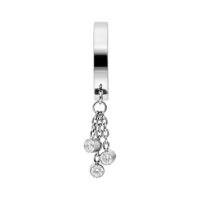 Clicker per ombelico in argento con cristalli Clicker per ombelico in argento con tre cristalli pendenti su sfondo bianco