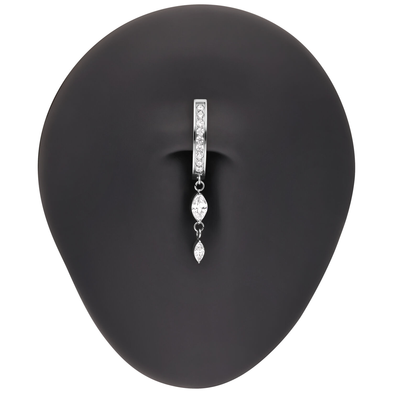 Clicker per ombelico in argento con cristalli scintillanti su sfondo nero