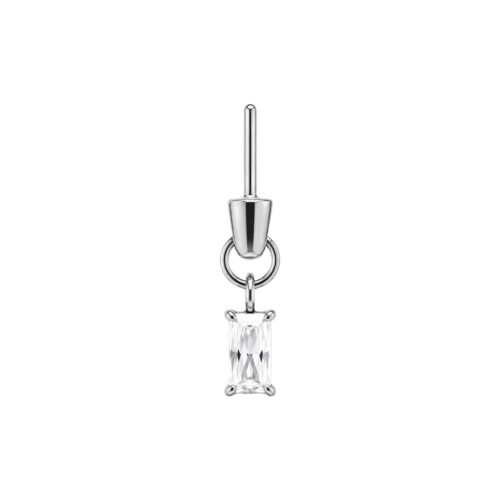 Attacco piercing argento con cristallo baguette chiaro su sfondo bianco