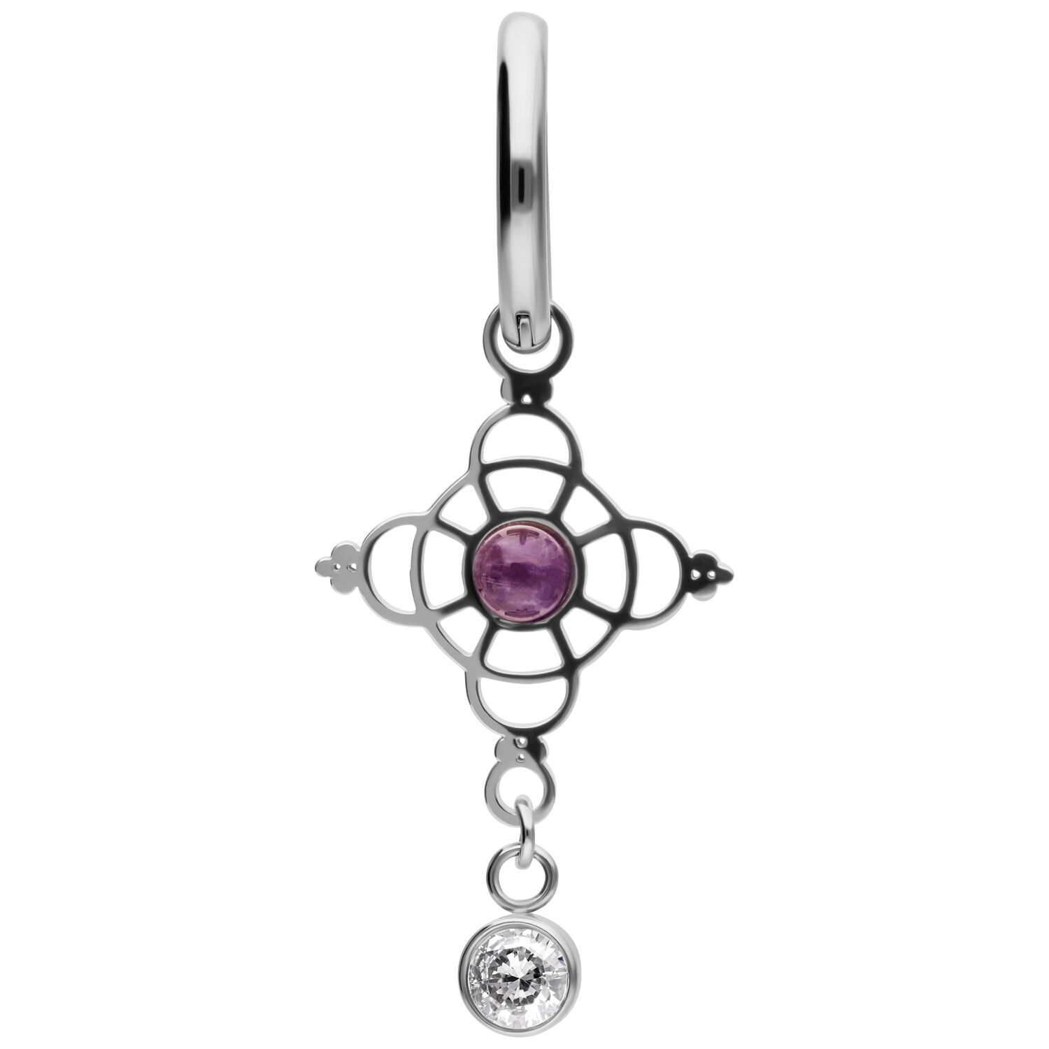 Orecchino d'argento con dettaglio di ametista Orecchino d'argento con design delicato, ametista viola e piccolo ciondolo di diamante su sfondo bianco