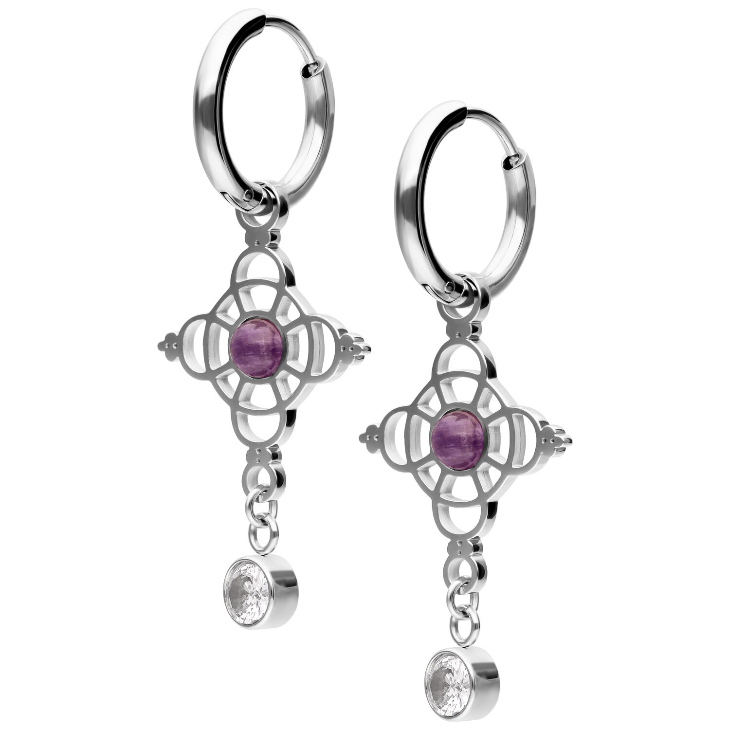 Orecchini a cerchio in argento con ametista e pendente di cristallo Due orecchini a cerchio in argento con ametista viola e pendente di cristallo trasparente su sfondo bianco