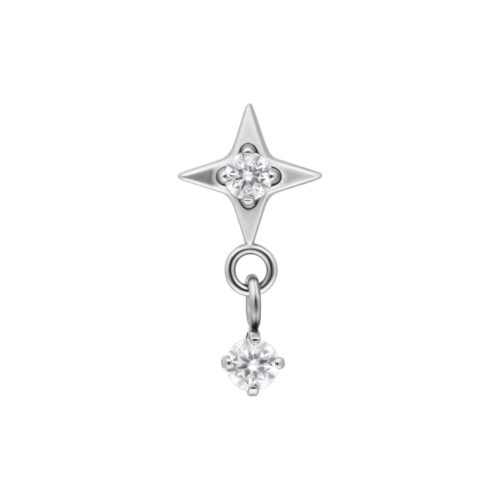 Orecchino a forma di stella in argento con cristalli su sfondo bianco